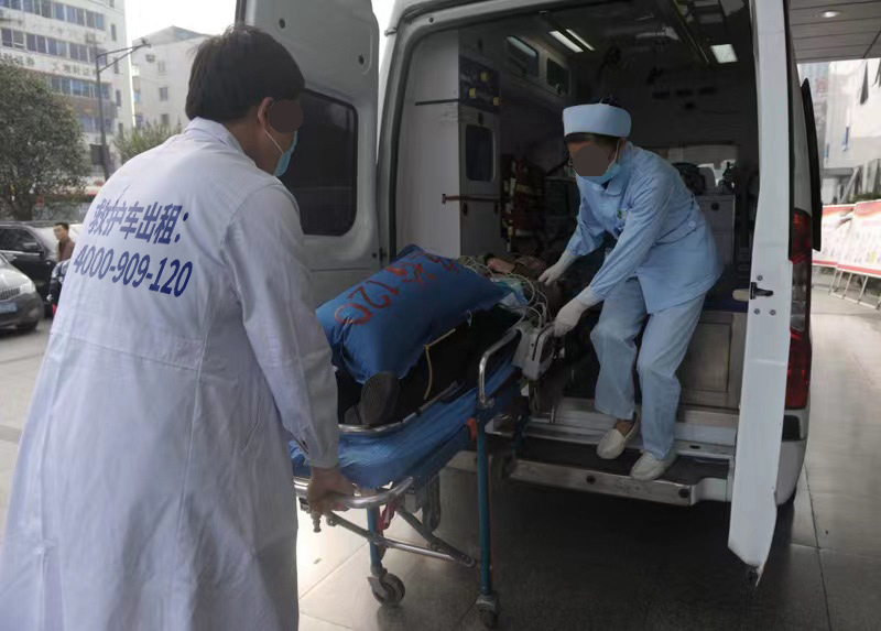 重庆市120急救车出租：防患先行，护佑生命之花！