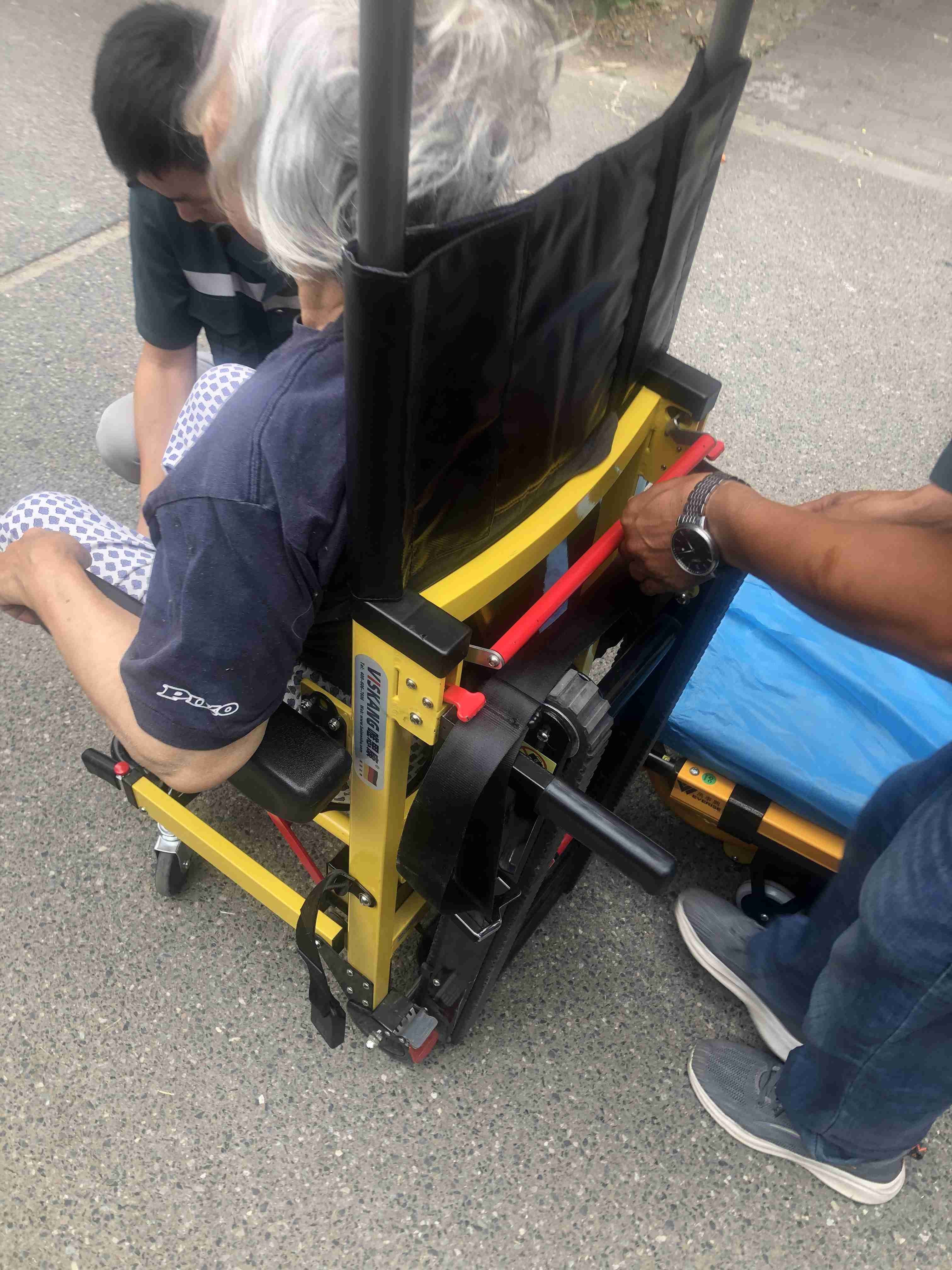 如何安全高效地安排綦江区救护车接送出院？