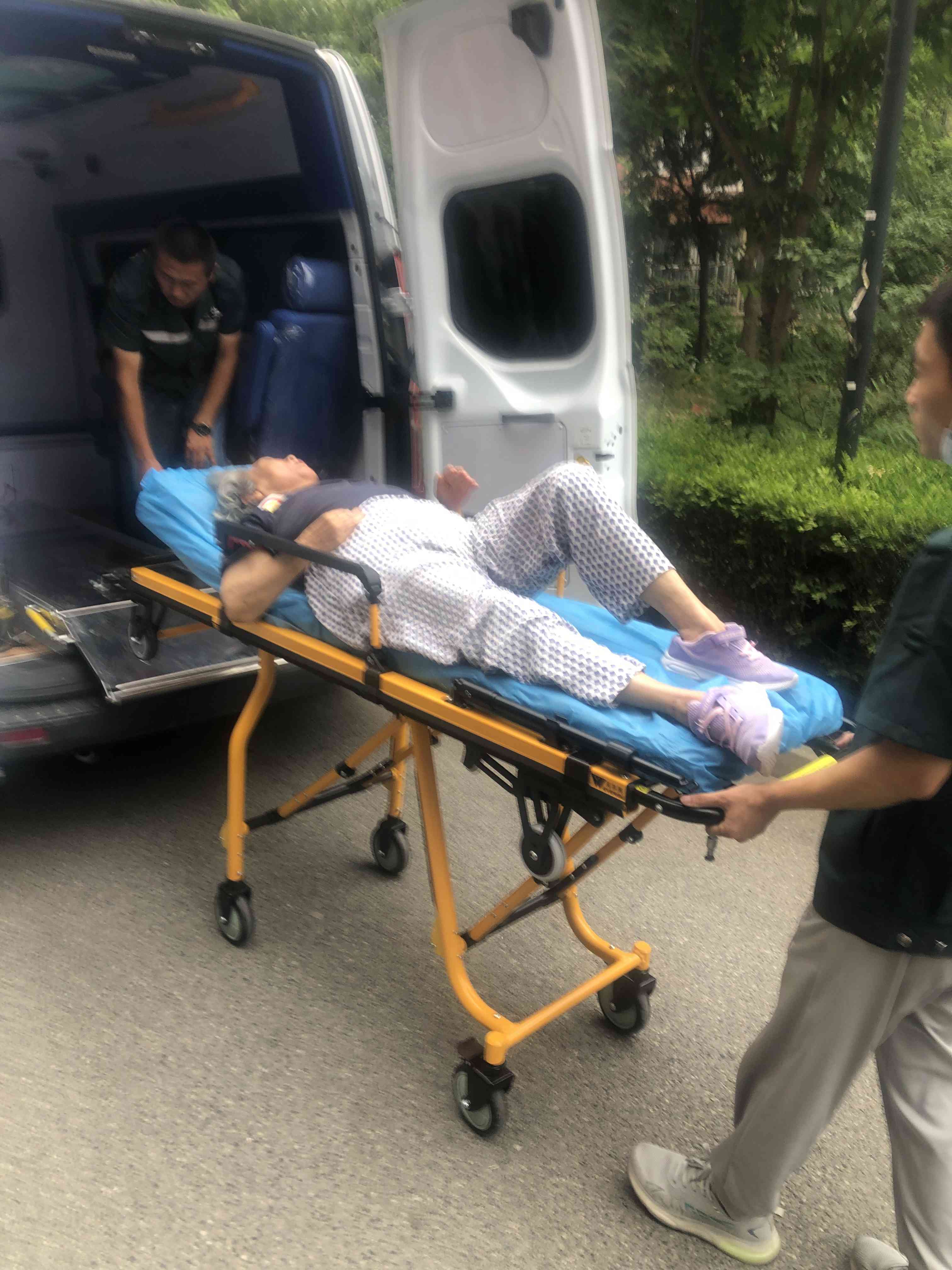 安全护送，从未如此简单—小微救护助您顺利回家